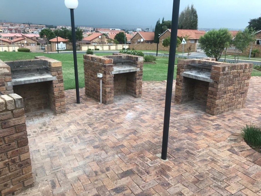 To Let 3 Bedroom Property for Rent in Kosmosdal Gauteng