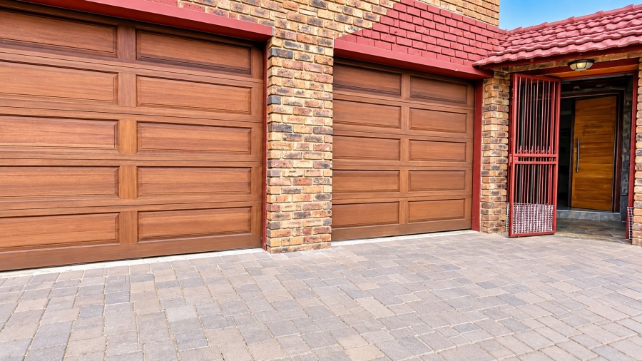 4 Bedroom Property for Sale in Rooihuiskraal North Gauteng
