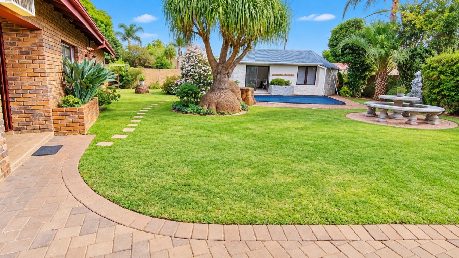 4 Bedroom Property for Sale in Rooihuiskraal North Gauteng