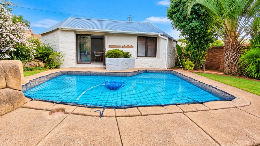 4 Bedroom Property for Sale in Rooihuiskraal North Gauteng