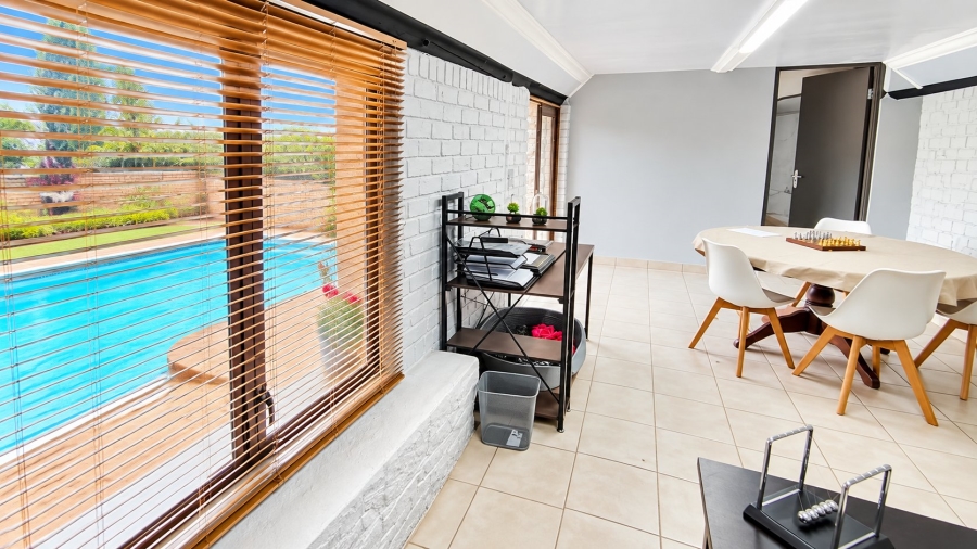 4 Bedroom Property for Sale in Rooihuiskraal North Gauteng
