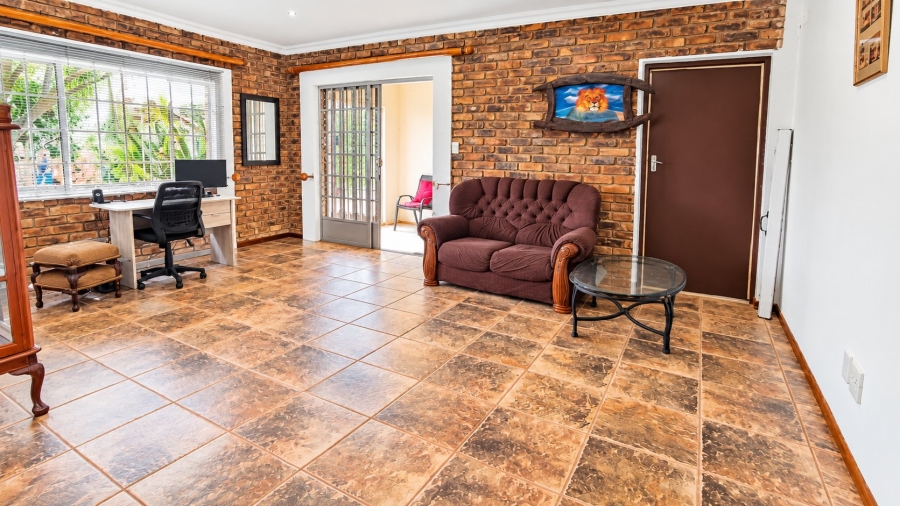 4 Bedroom Property for Sale in Rooihuiskraal North Gauteng