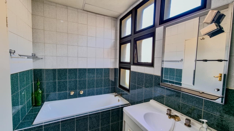 4 Bedroom Property for Sale in Bassonia Gauteng