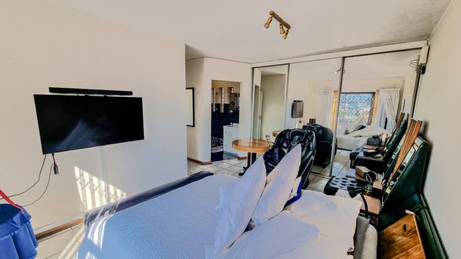 4 Bedroom Property for Sale in Bassonia Gauteng
