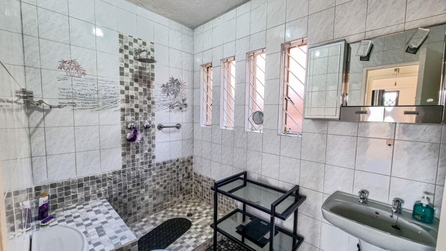 4 Bedroom Property for Sale in Bassonia Gauteng
