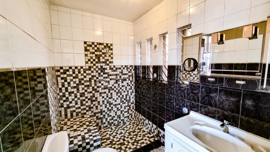 4 Bedroom Property for Sale in Bassonia Gauteng