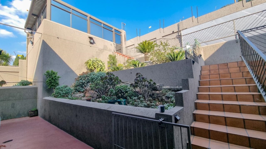 4 Bedroom Property for Sale in Bassonia Gauteng