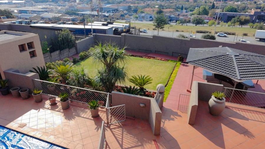 4 Bedroom Property for Sale in Bassonia Gauteng