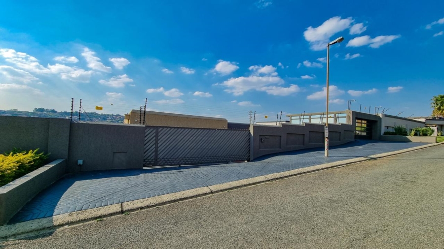 4 Bedroom Property for Sale in Bassonia Gauteng