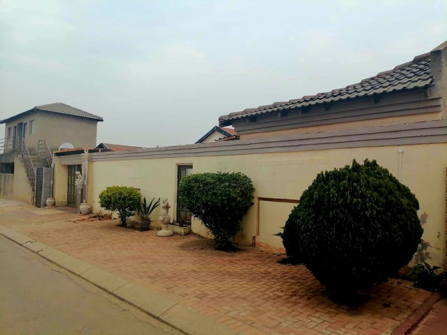 1 Bedroom Property for Sale in Protea Glen Gauteng