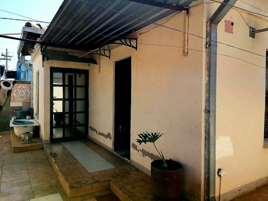 1 Bedroom Property for Sale in Protea Glen Gauteng