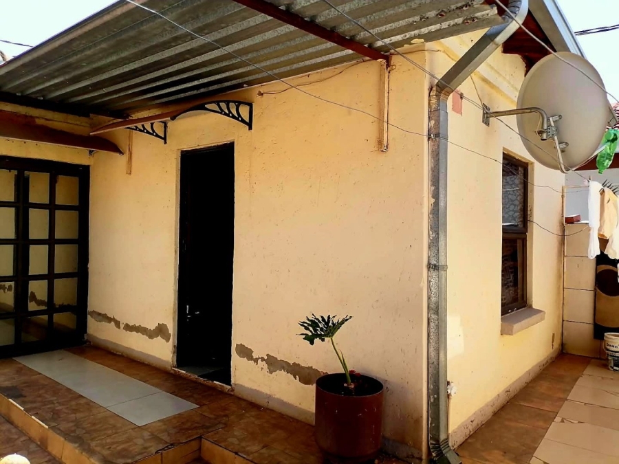 1 Bedroom Property for Sale in Protea Glen Gauteng