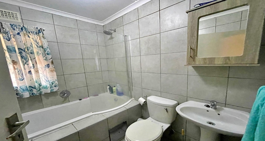 2 Bedroom Property for Sale in Heuweloord Gauteng