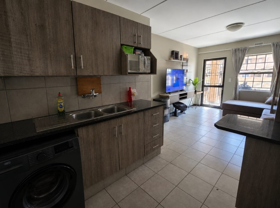 2 Bedroom Property for Sale in Heuweloord Gauteng