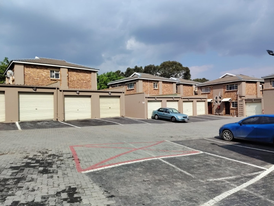 2 Bedroom Property for Sale in Farrar Park Gauteng