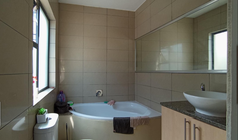 2 Bedroom Property for Sale in Amberfield Gauteng