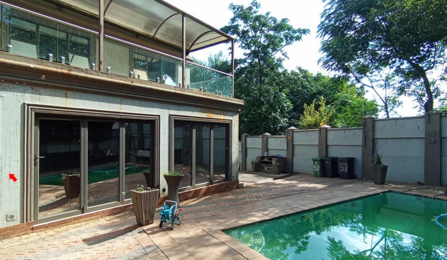 7 Bedroom Property for Sale in Raslouw Gauteng