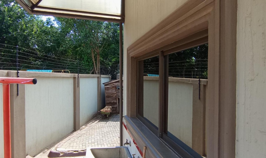 7 Bedroom Property for Sale in Raslouw Gauteng