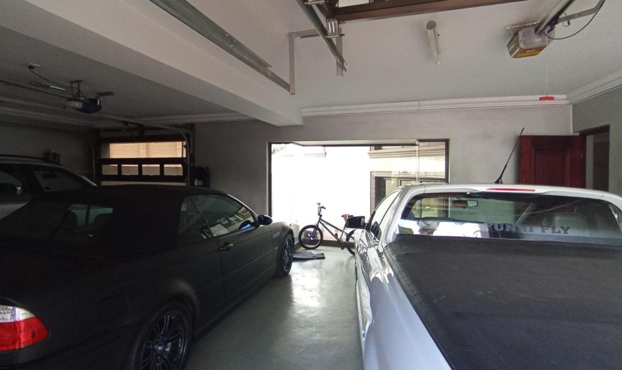 7 Bedroom Property for Sale in Raslouw Gauteng