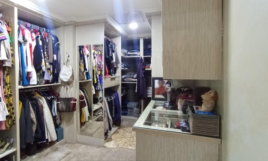 7 Bedroom Property for Sale in Raslouw Gauteng