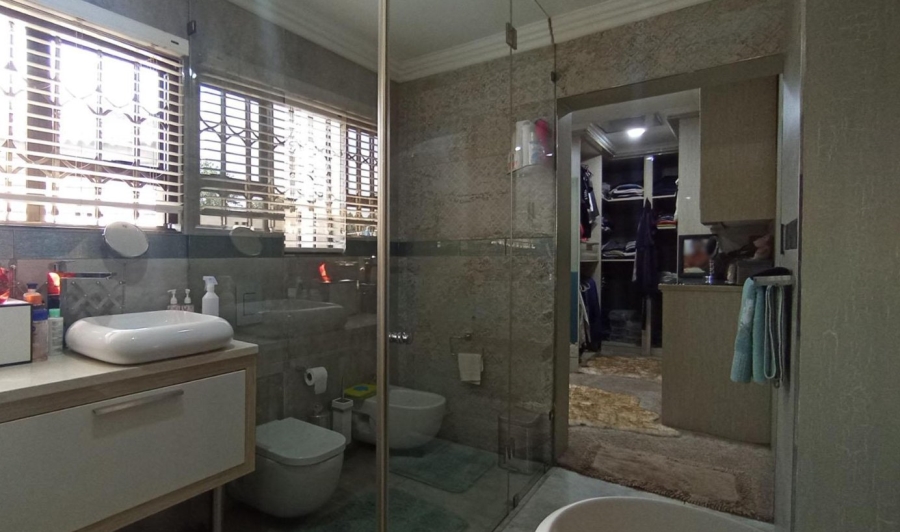 7 Bedroom Property for Sale in Raslouw Gauteng