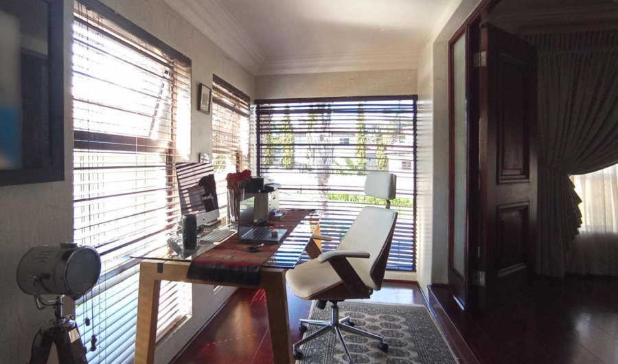 7 Bedroom Property for Sale in Raslouw Gauteng