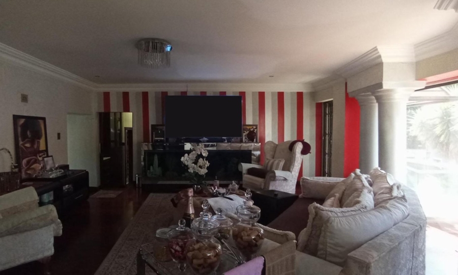 7 Bedroom Property for Sale in Raslouw Gauteng
