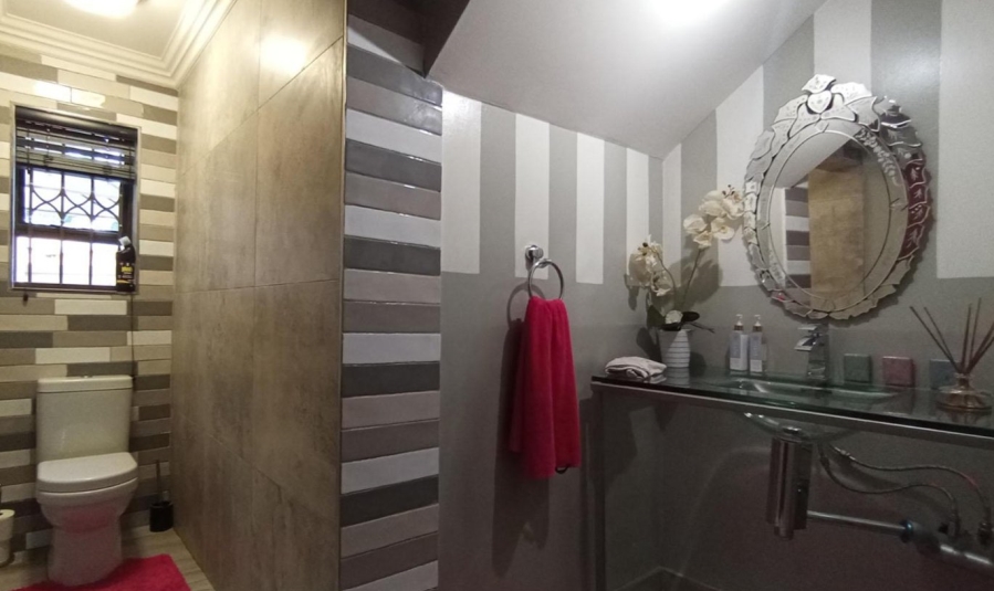 7 Bedroom Property for Sale in Raslouw Gauteng