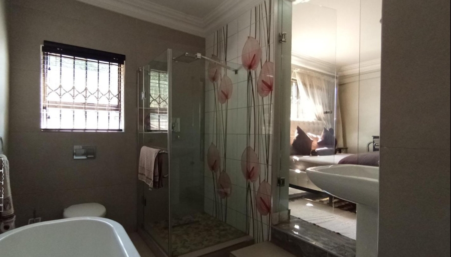 7 Bedroom Property for Sale in Raslouw Gauteng