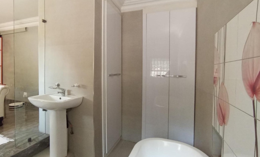 7 Bedroom Property for Sale in Raslouw Gauteng