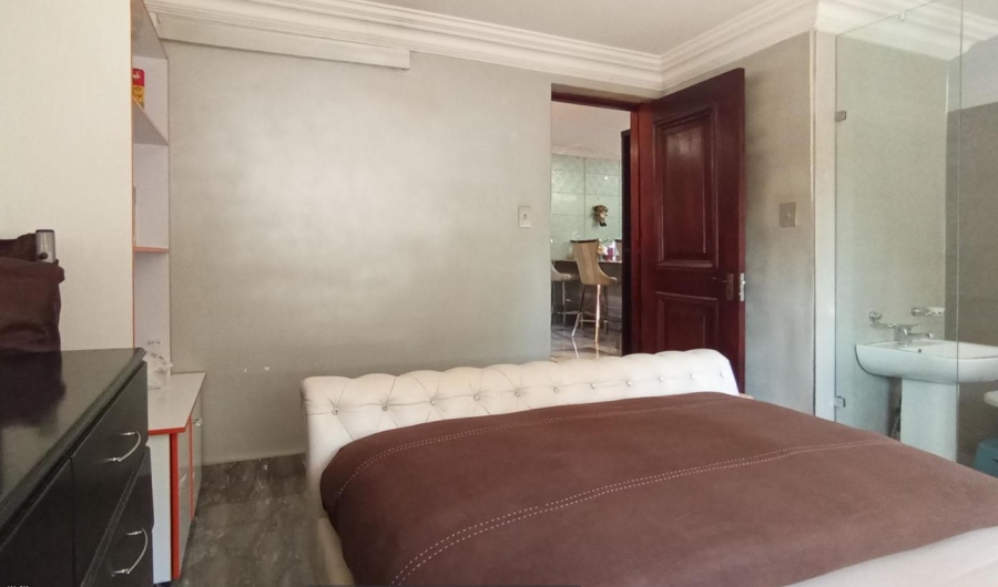 7 Bedroom Property for Sale in Raslouw Gauteng