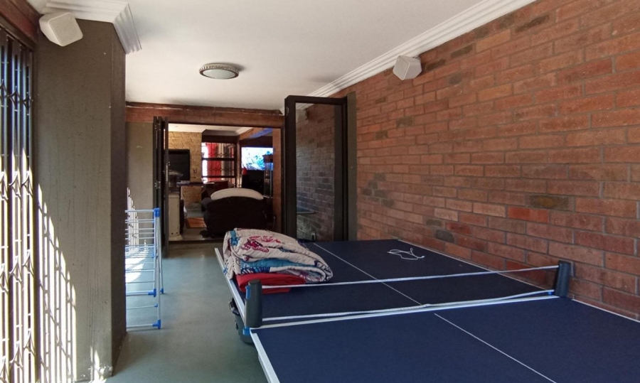 7 Bedroom Property for Sale in Raslouw Gauteng