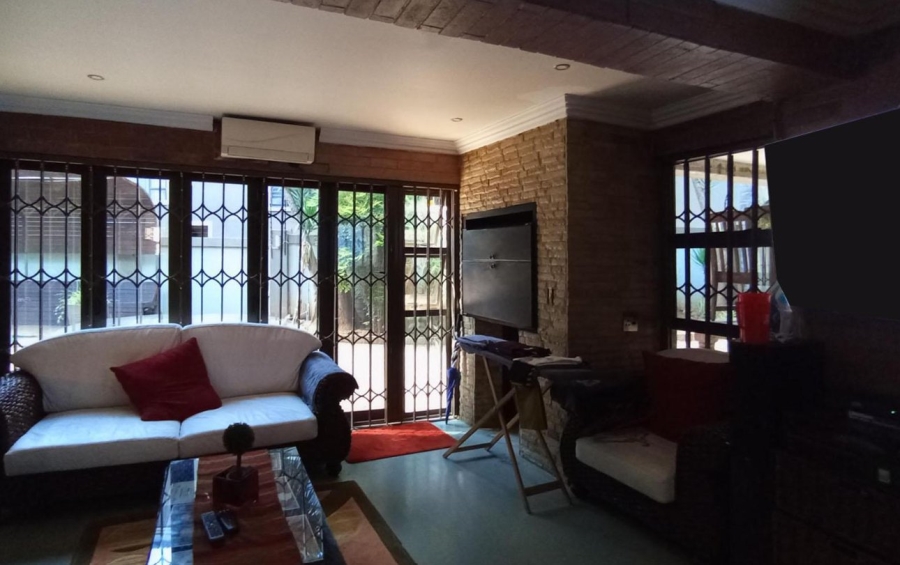 7 Bedroom Property for Sale in Raslouw Gauteng
