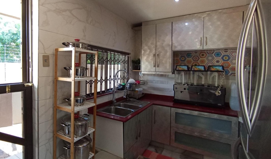 7 Bedroom Property for Sale in Raslouw Gauteng