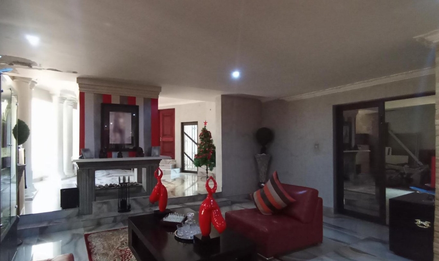 7 Bedroom Property for Sale in Raslouw Gauteng