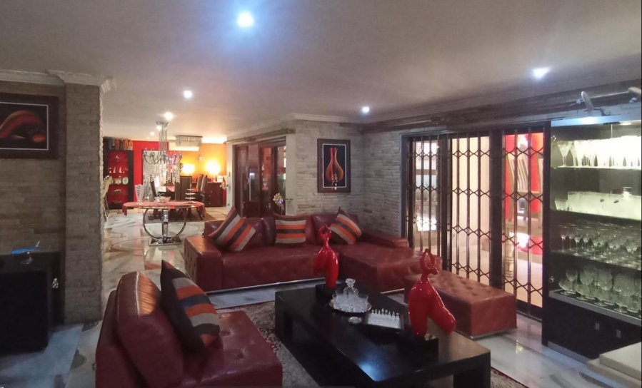 7 Bedroom Property for Sale in Raslouw Gauteng