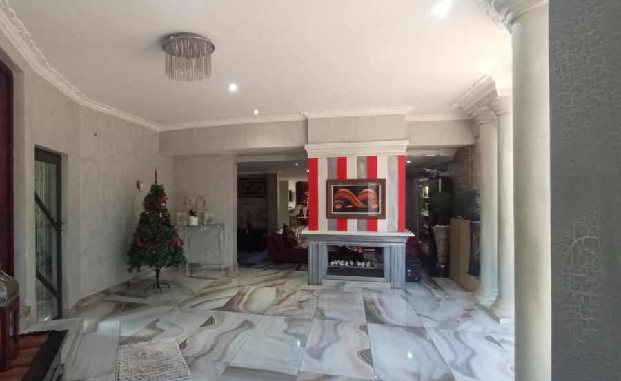 7 Bedroom Property for Sale in Raslouw Gauteng