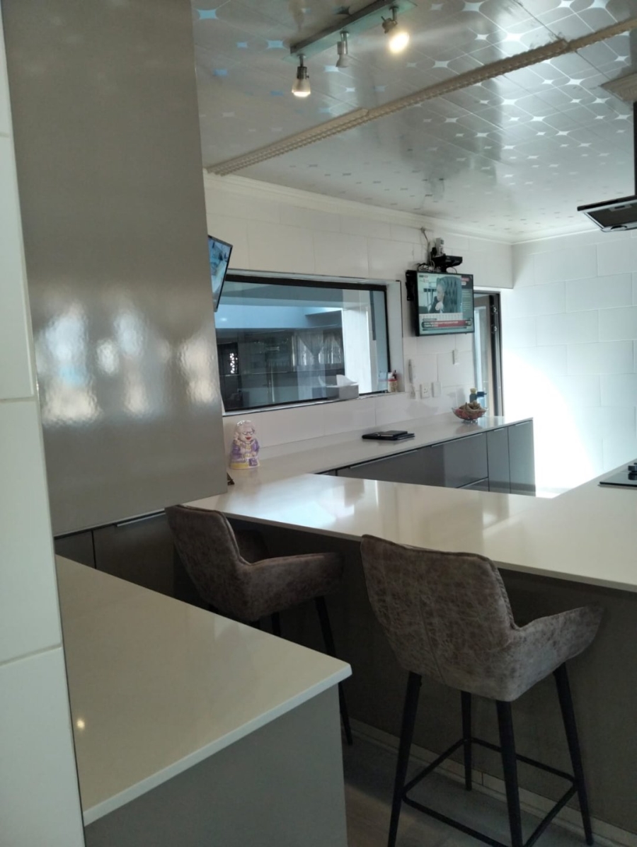 Commercial Property for Sale in Monavoni A H Gauteng