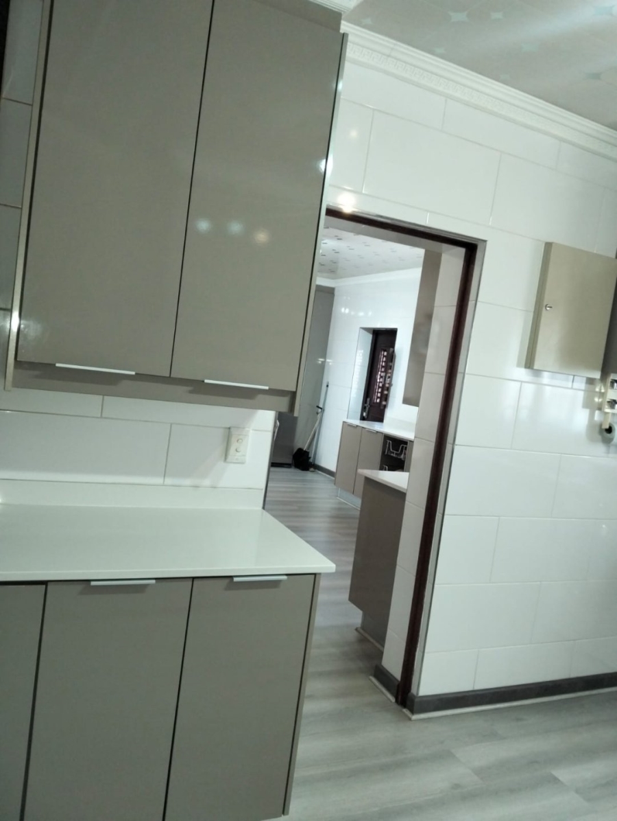 Commercial Property for Sale in Monavoni A H Gauteng