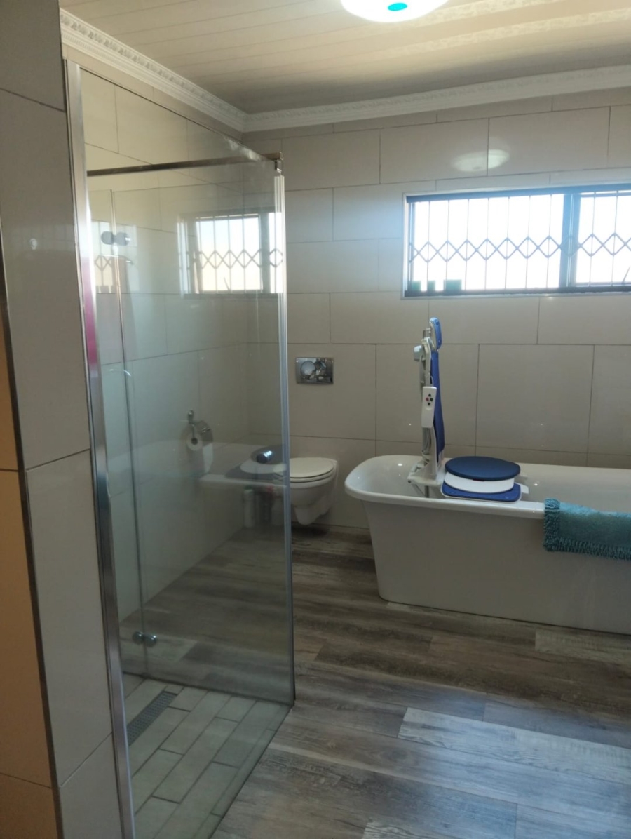 Commercial Property for Sale in Monavoni A H Gauteng