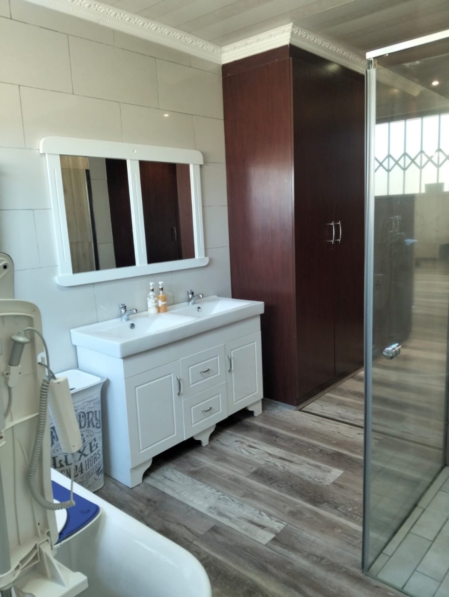 Commercial Property for Sale in Monavoni A H Gauteng