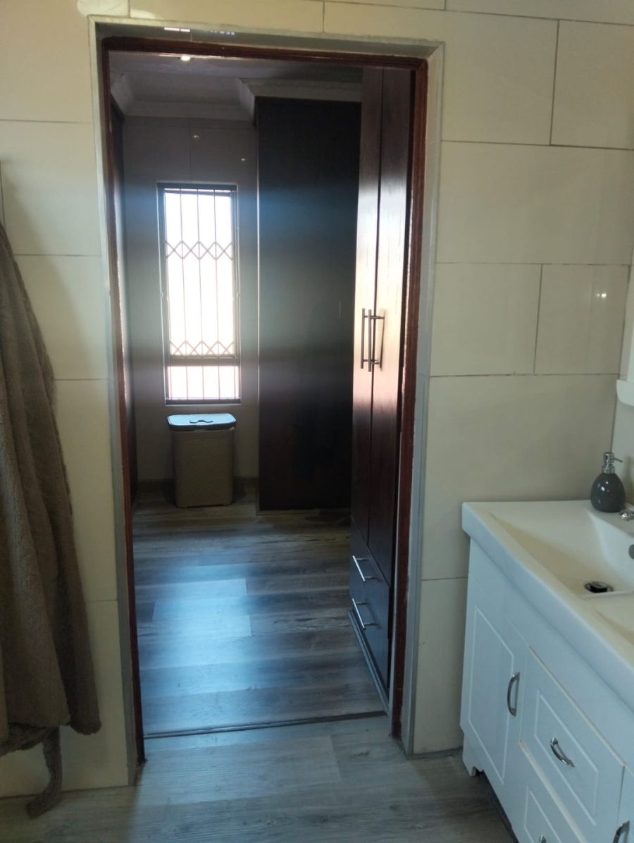 Commercial Property for Sale in Monavoni A H Gauteng
