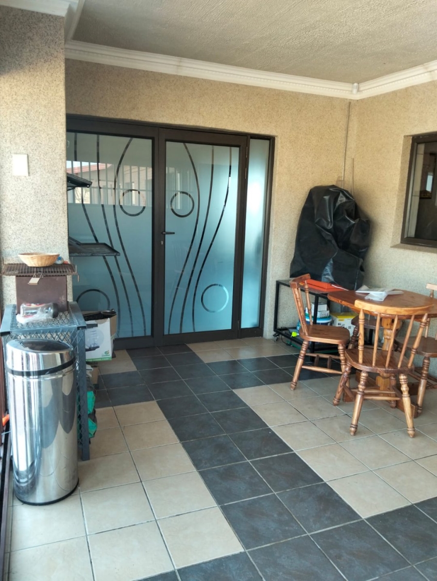 Commercial Property for Sale in Monavoni A H Gauteng