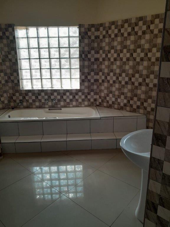 5 Bedroom Property for Sale in The Orchards Gauteng