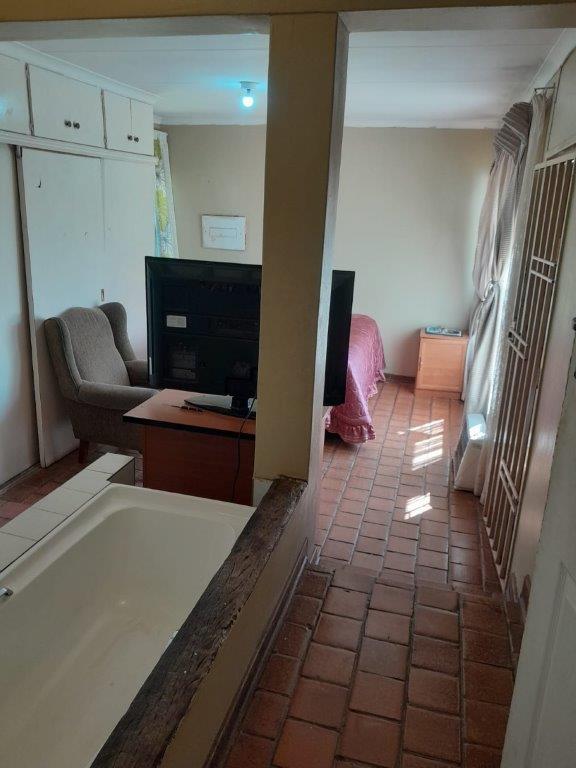 5 Bedroom Property for Sale in The Orchards Gauteng