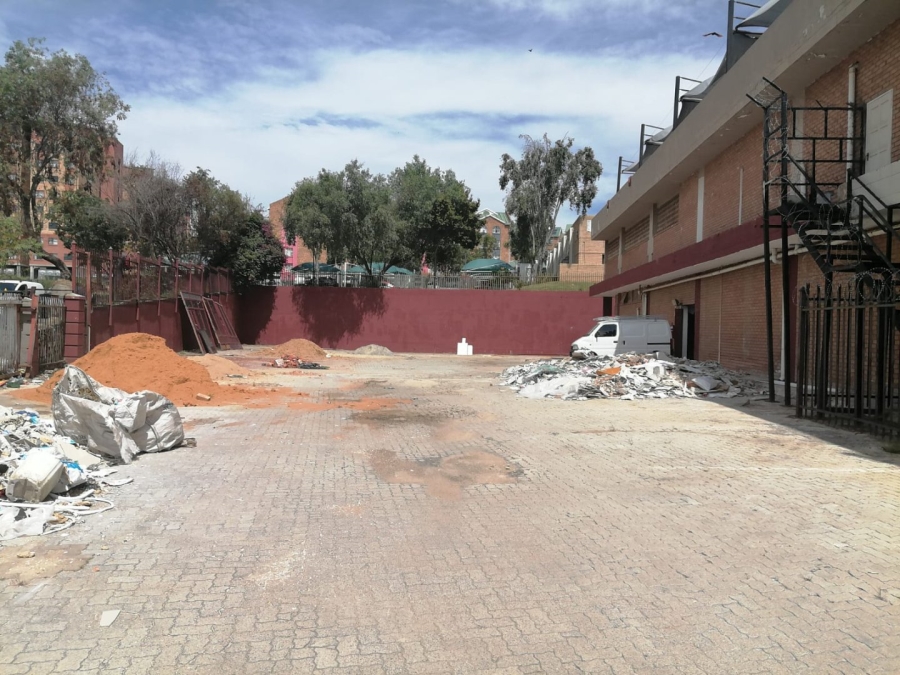 To Let Commercial Property for Rent in Grand Central Gauteng