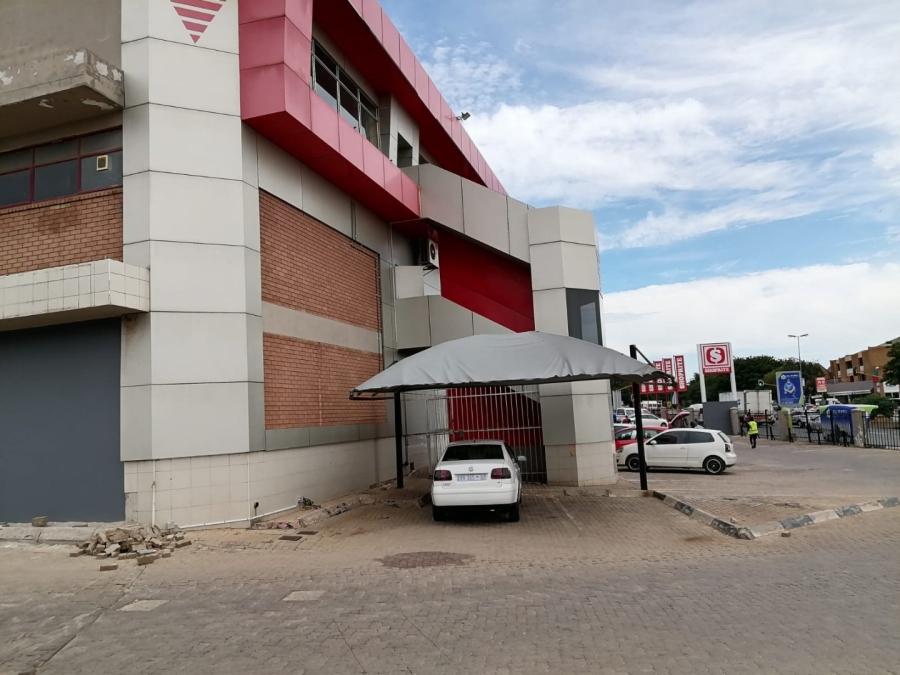 To Let Commercial Property for Rent in Grand Central Gauteng
