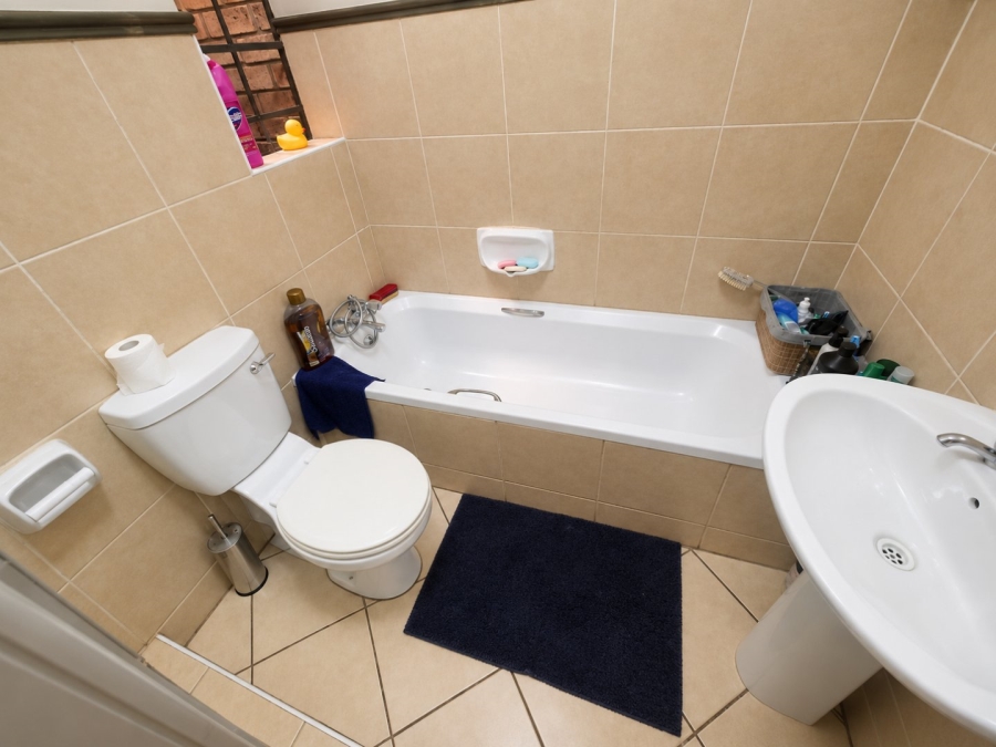 To Let 2 Bedroom Property for Rent in Karenpark Gauteng
