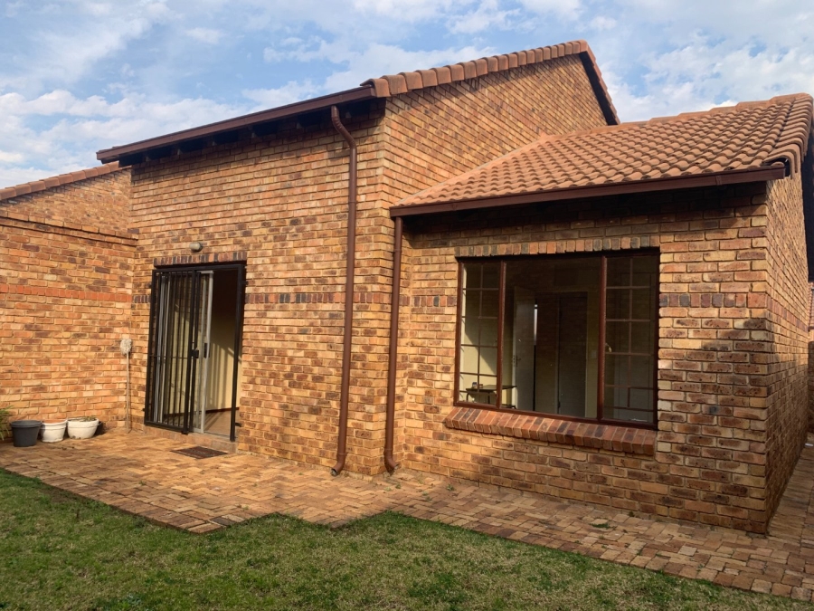 To Let 2 Bedroom Property for Rent in Halfway Gardens Gauteng