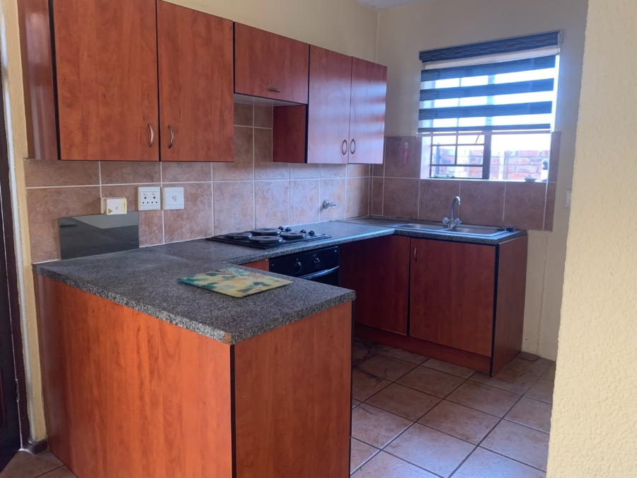 To Let 2 Bedroom Property for Rent in Halfway Gardens Gauteng